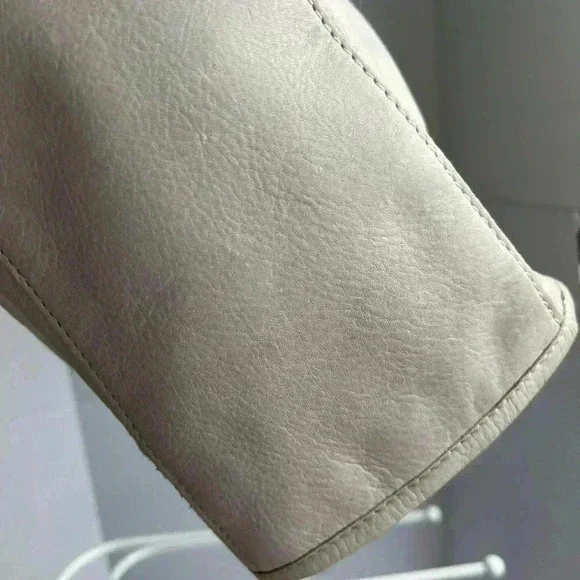 American Leather Company 3 zip Shoulder Bag - Picture 5 of 10